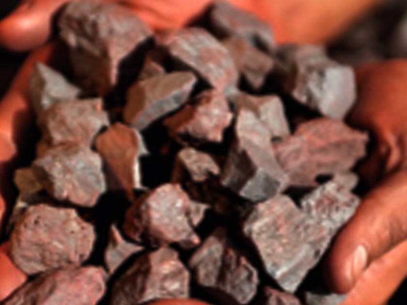 Minério de Ferro Atinge Mínima de 2,5 Meses com Demanda Fraca por Aço e Dólar Alto