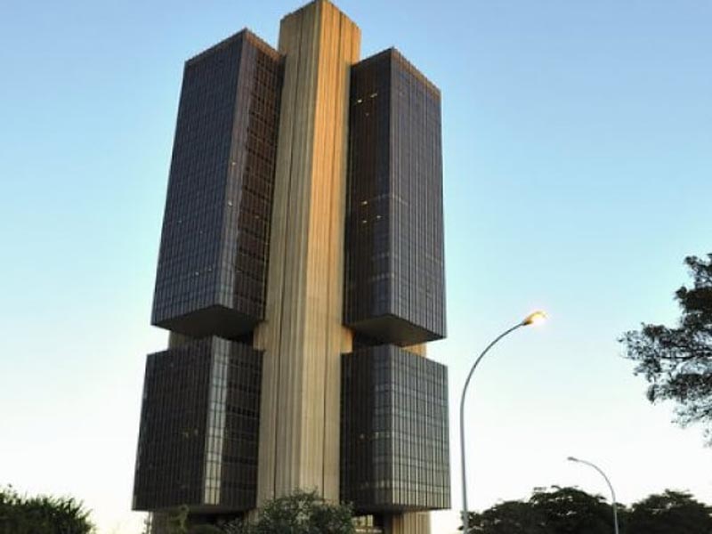 Mercado volta atenção hoje para comunicação do Copom e Fed