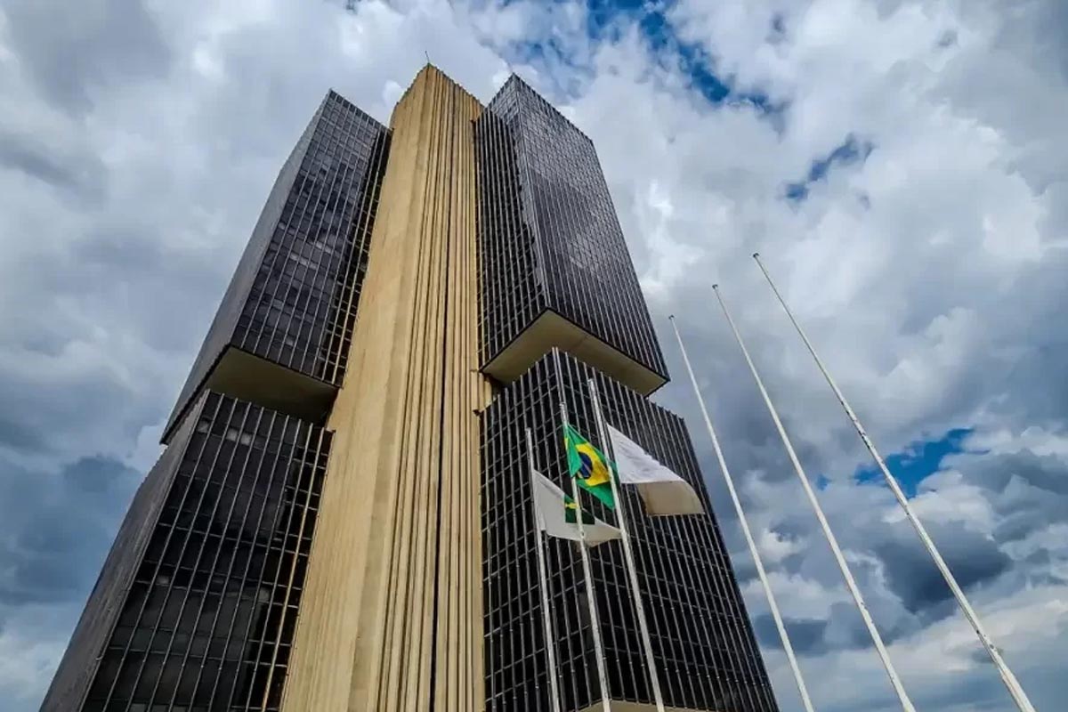 PT Defende Manutenção de Pisos Constitucionais para Saúde e Educação e Critica Autonomia do Banco Central