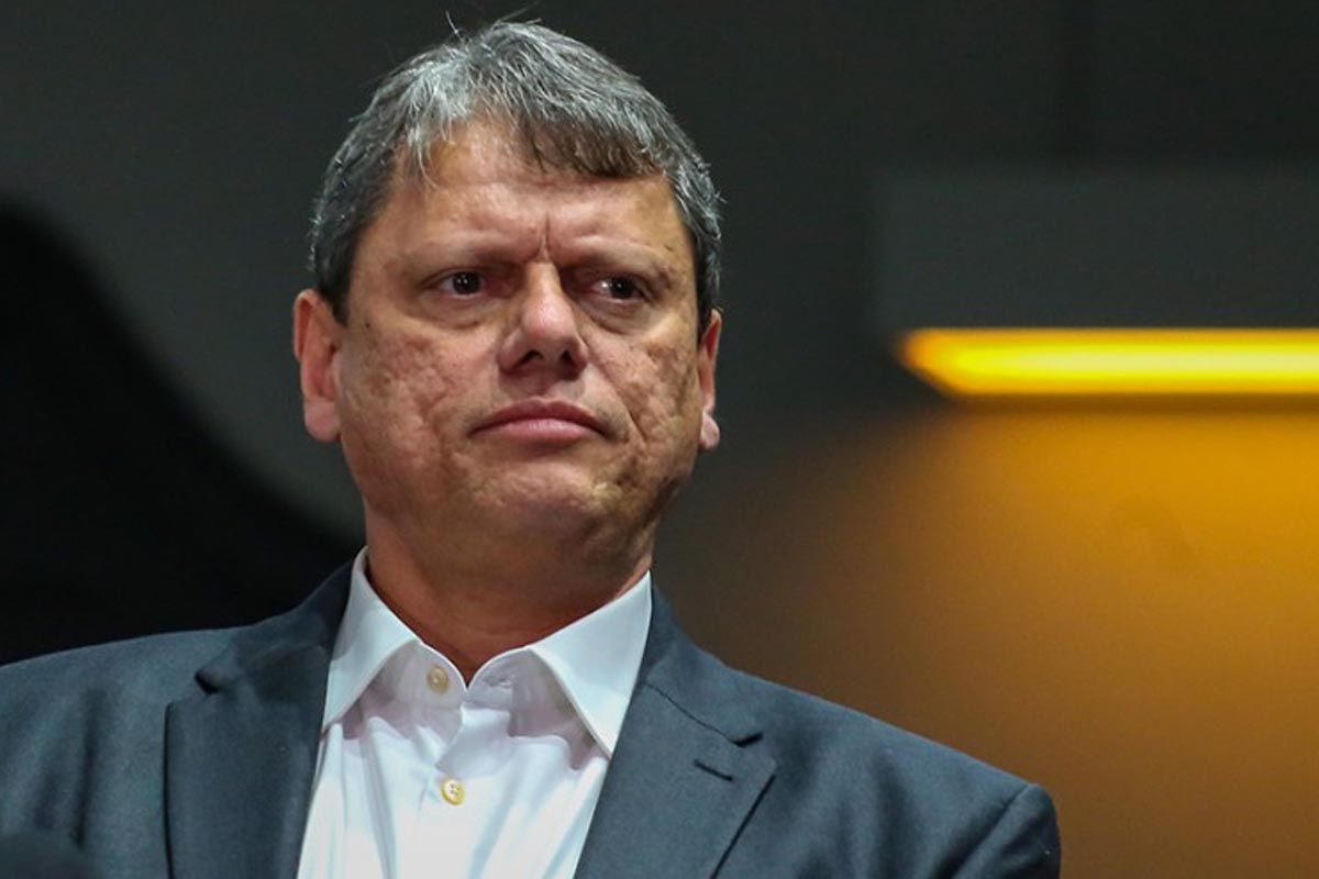 Tarcísio defende Bolsonaro e questiona falta de provas: "Narrativa precisa ser comprovada"
